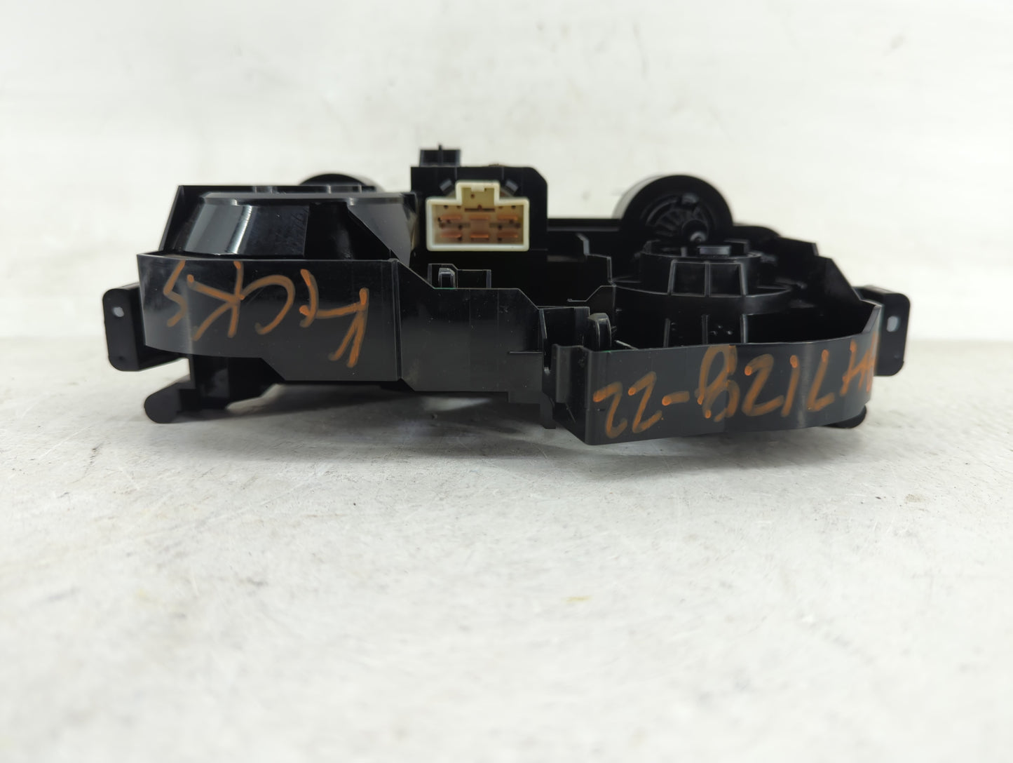 2018-2021 Nissan Kicks Climate Control Module Temperature AC/Heater Replacement P/N:T669216A Fits Fits 2018 2019 2020 2021 O