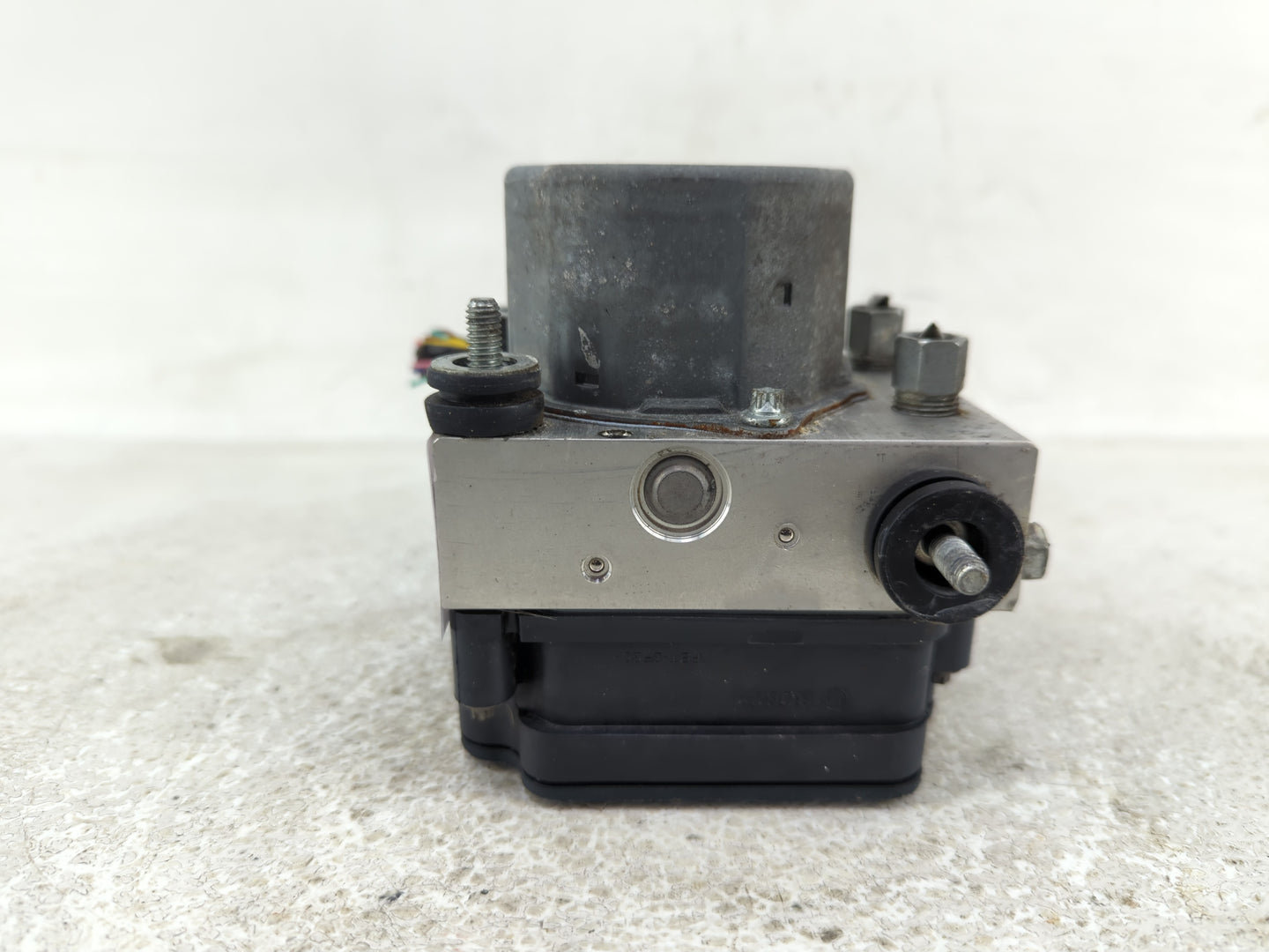 2021 Nissan Kicks ABS Pump Control Module Replacement P/N:47660 5R40A Fits OEM Used Auto Parts - Oemusedautoparts1.com