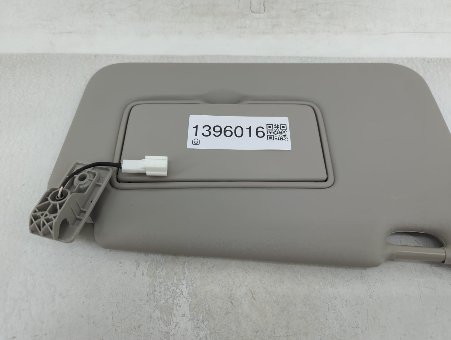 2018-2021 Nissan Kicks Sun Visor Shade Replacement Passenger Right Mirror Fits Fits 2018 2019 2020 2021 OEM Used Auto Parts 