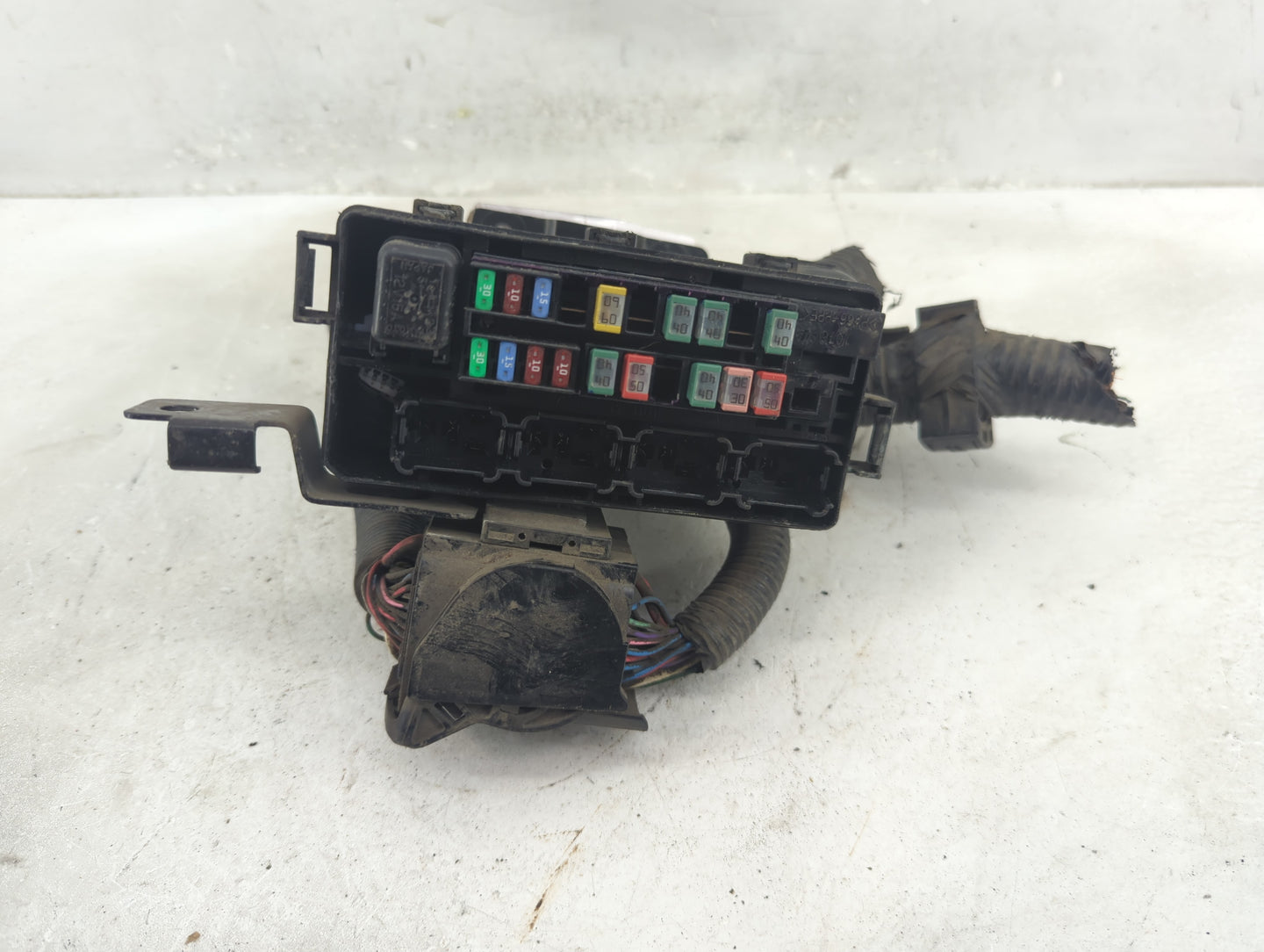 2018-2021 Nissan Kicks Fusebox Fuse Box Panel Relay Module P/N:5R00A Fits Fits 2018 2019 2020 2021 OEM Used Auto Parts - Oem