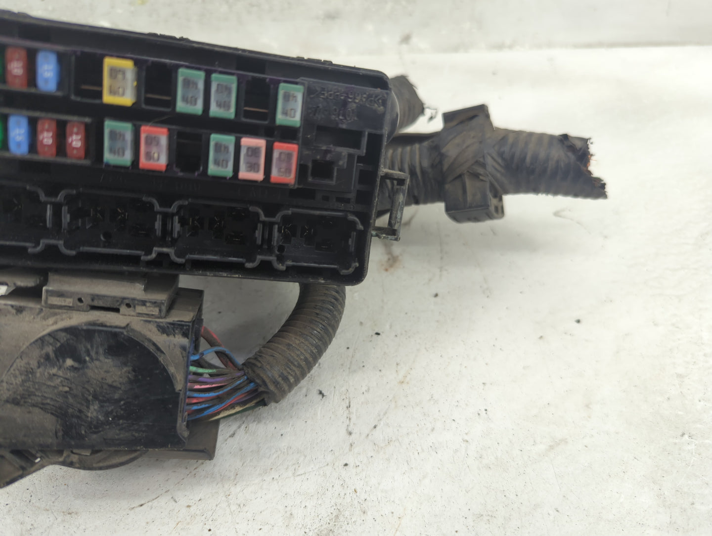 2018-2021 Nissan Kicks Fusebox Fuse Box Panel Relay Module P/N:5R00A Fits Fits 2018 2019 2020 2021 OEM Used Auto Parts - Oem