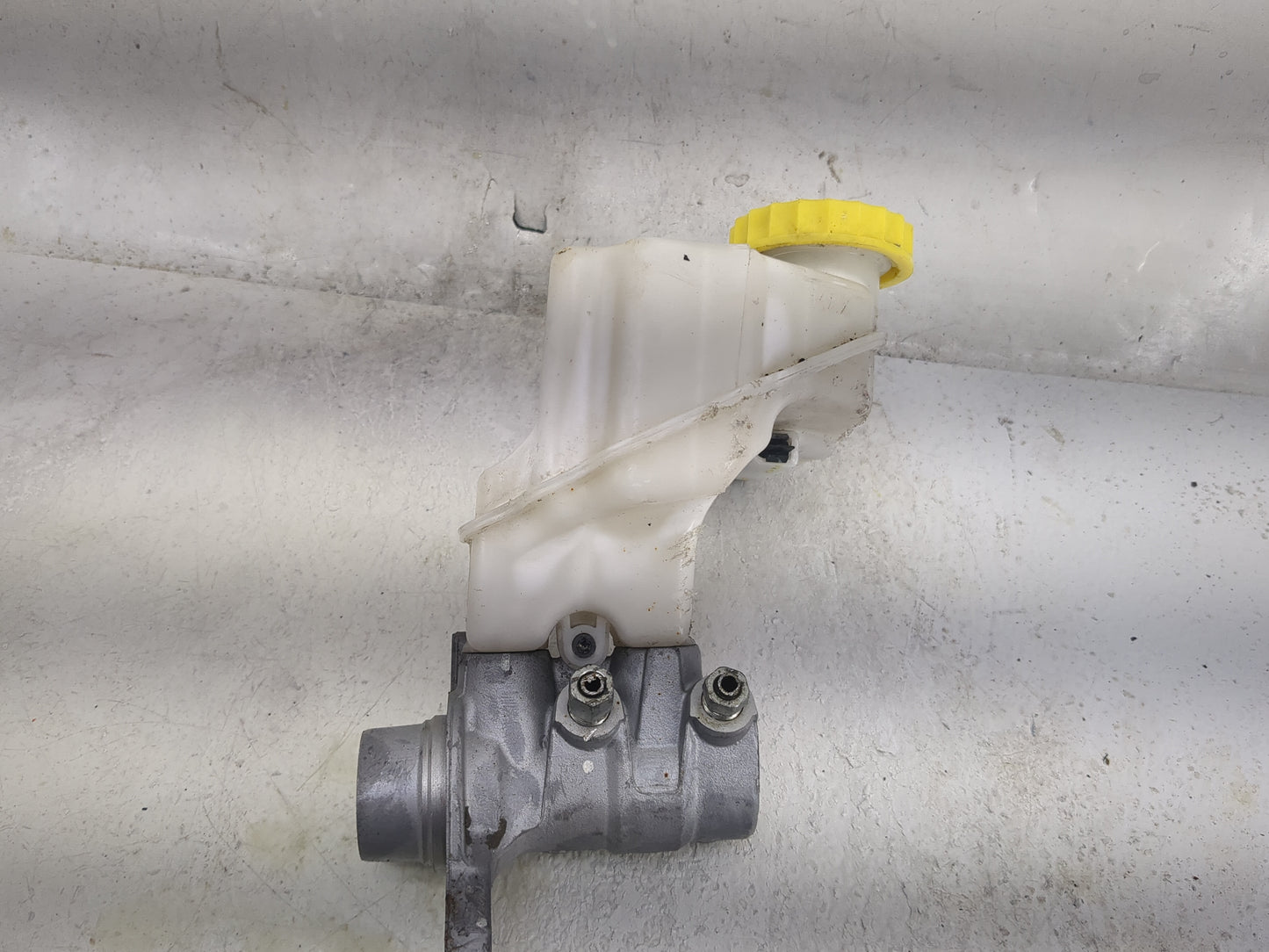 2016-2021 Nissan Maxima Brake Master Cylinder 1497862 - Oemusedautoparts1.com