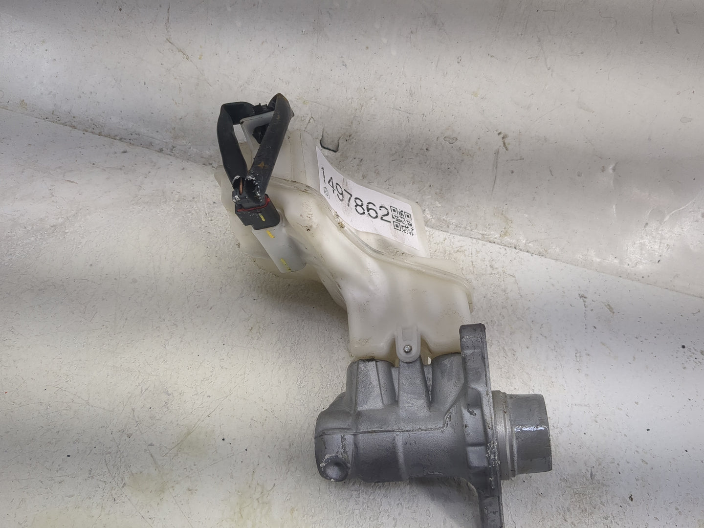 2016-2021 Nissan Maxima Brake Master Cylinder 1497862 - Oemusedautoparts1.com