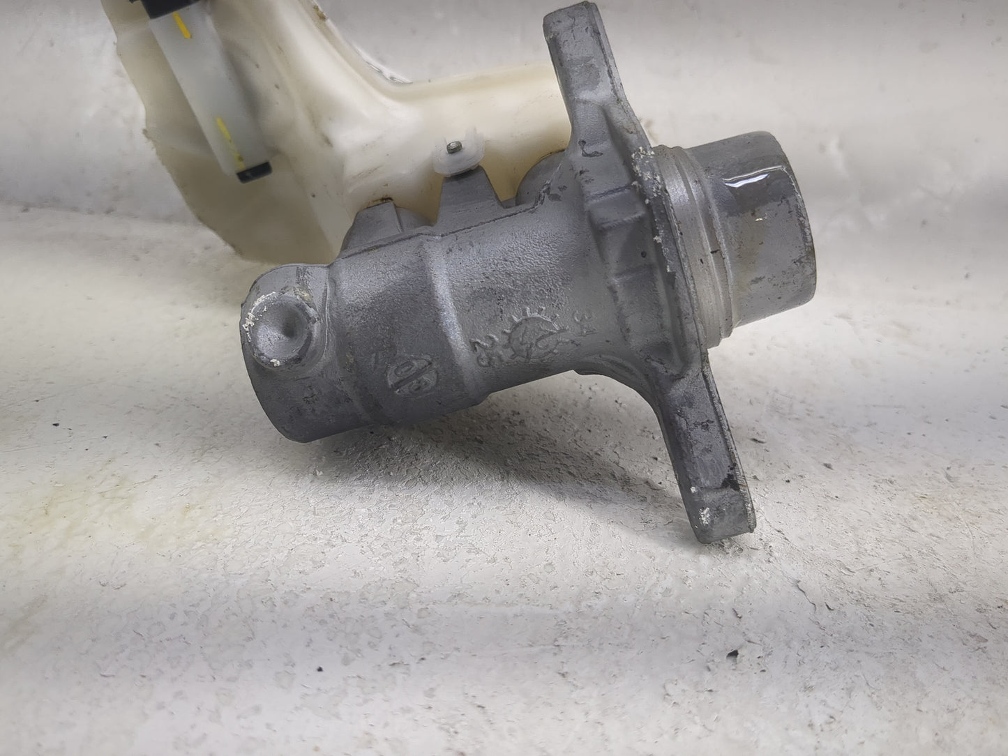 2016-2021 Nissan Maxima Brake Master Cylinder 1497862 - Oemusedautoparts1.com