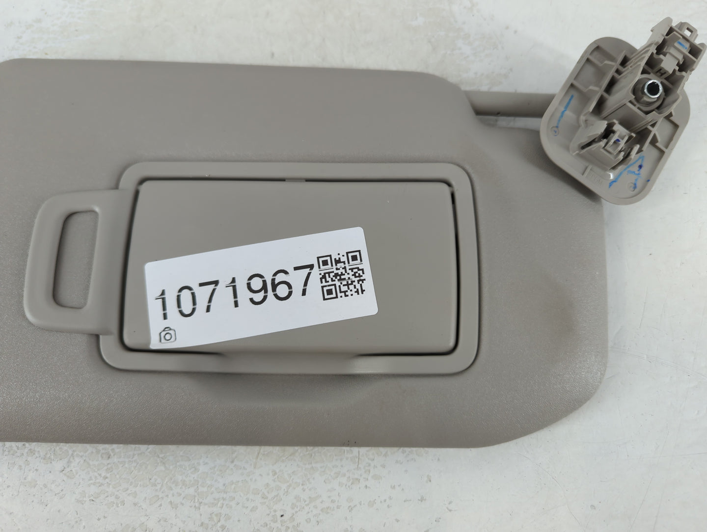 2020-2022 Nissan Sentra Sun Visor Shade Replacement Passenger Right Mirror Fits Fits 2020 2021 2022 OEM Used Auto Parts - Oe