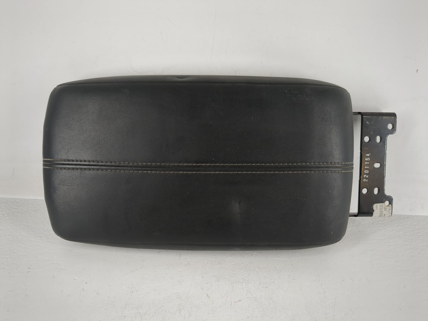 2020-2022 Nissan Sentra Center Console Armrest Cover Lid P/N:220115A Fits Fits 2020 2021 2022 OEM Used Auto Parts - Oemuseda