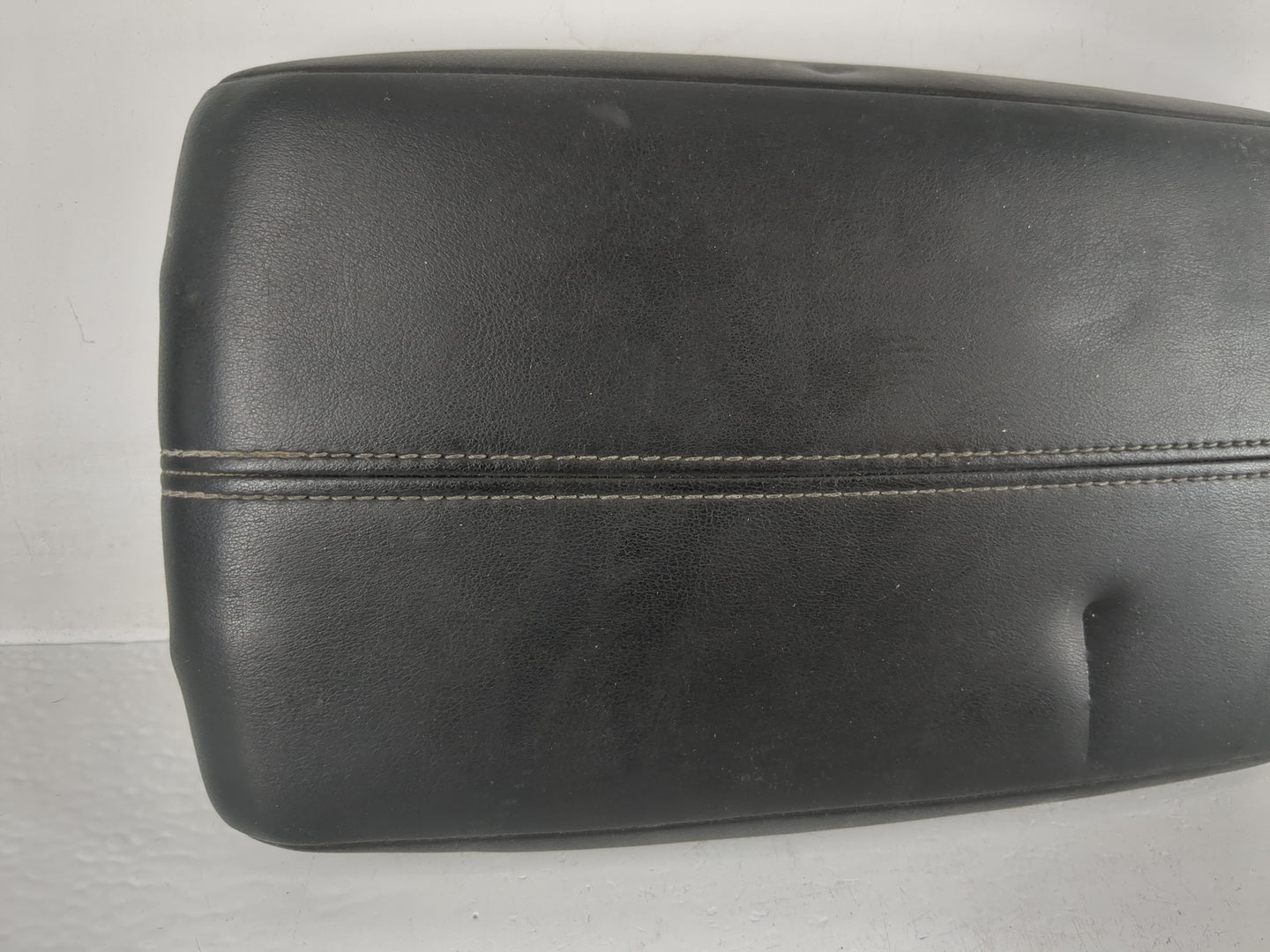 2020-2022 Nissan Sentra Center Console Armrest Cover Lid P/N:220115A Fits Fits 2020 2021 2022 OEM Used Auto Parts - Oemuseda