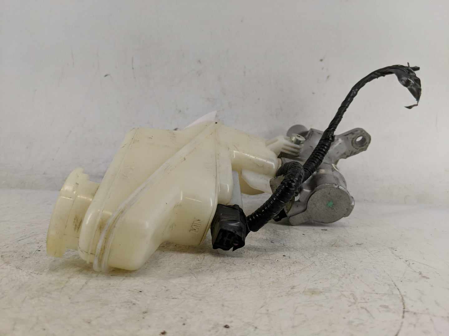 2022-2022 Nissan Sentra Brake Master Cylinder - Oemusedautoparts1.com