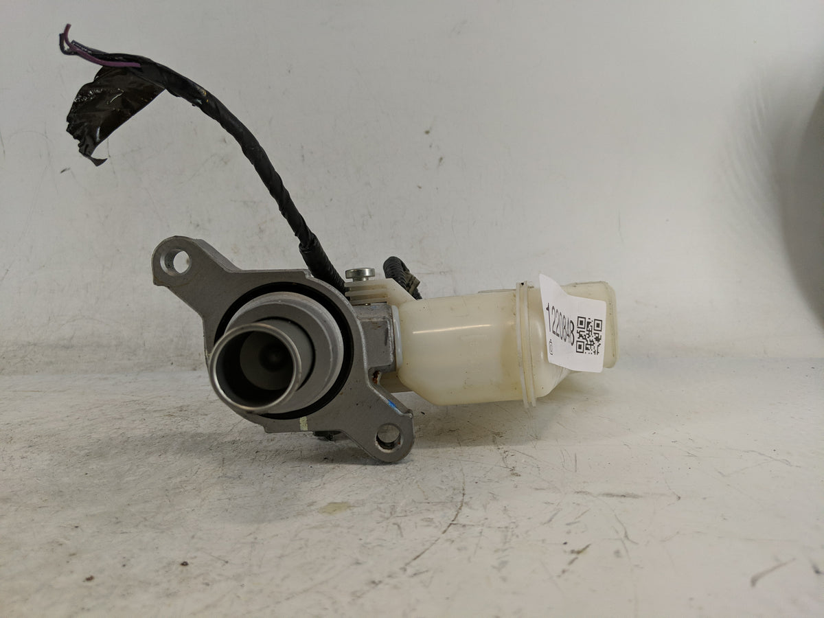 2022-2022 Nissan Sentra Brake Master Cylinder 1220848 - Oemusedautoparts1.com