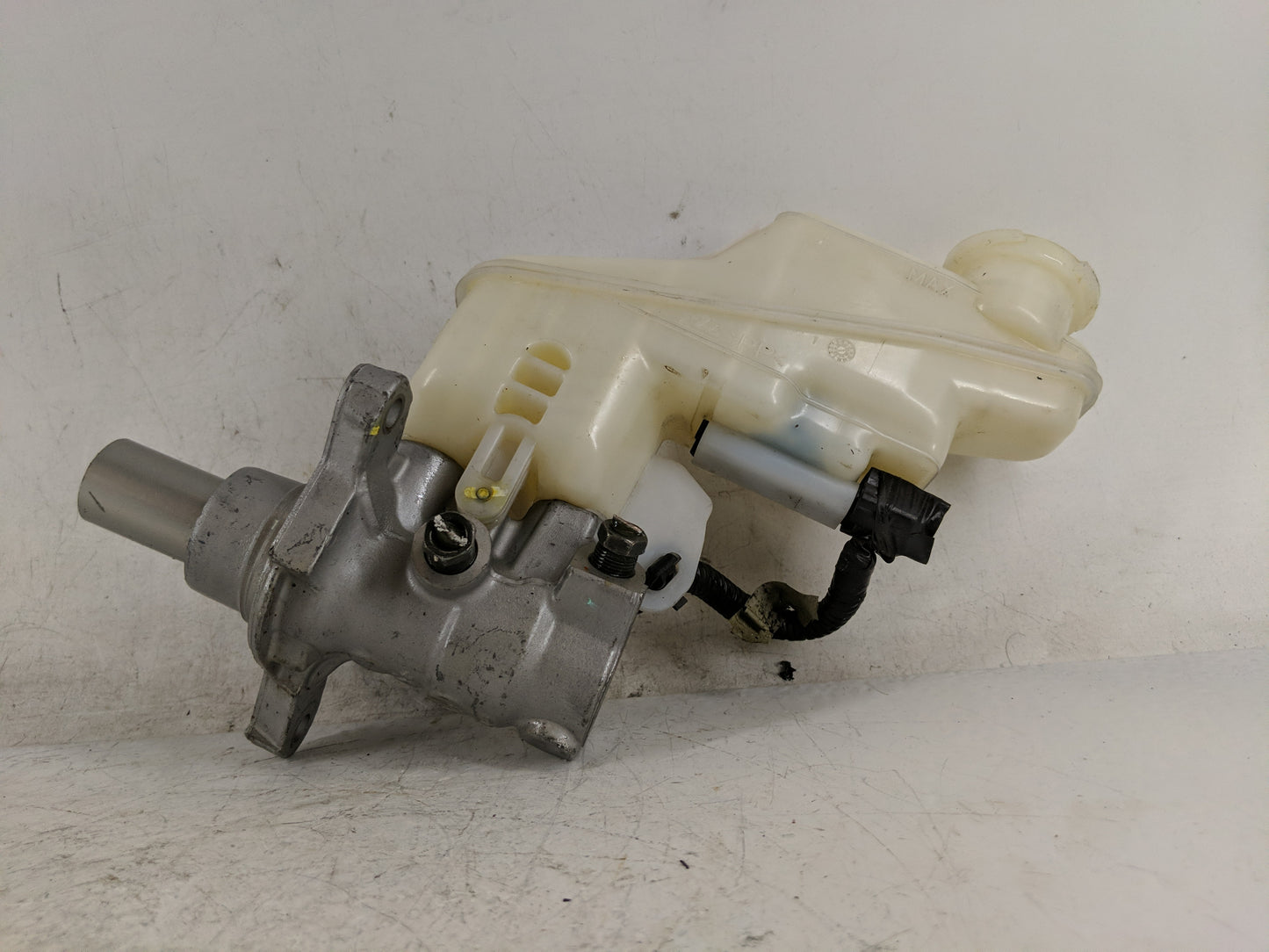2022-2022 Nissan Sentra Brake Master Cylinder 1220848 - Oemusedautoparts1.com