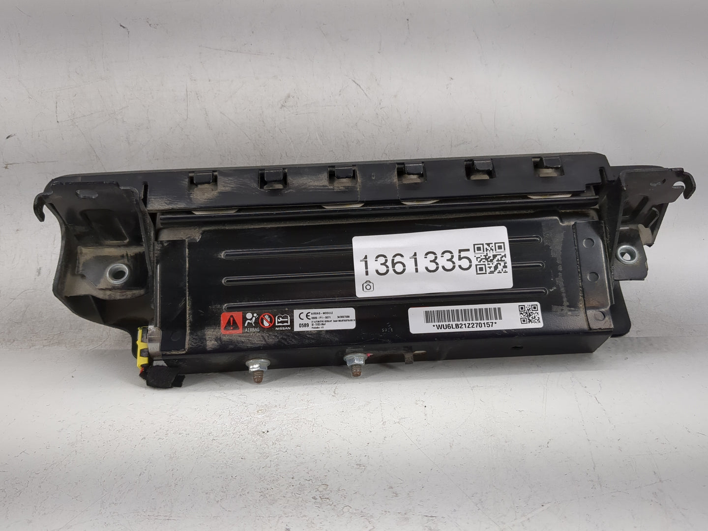 2020-2021 Nissan Sentra Air Bag Passenger Right Knee OEM P/N:985R16LB8A Fits Fits 2020 2021 OEM Used Auto Parts - Oemusedaut