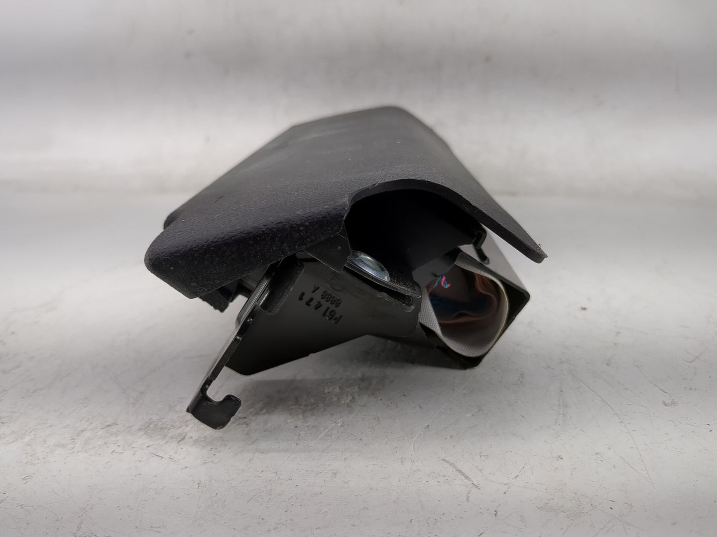 2020-2021 Nissan Sentra Air Bag Passenger Right Knee OEM P/N:985R16LB8A Fits Fits 2020 2021 OEM Used Auto Parts - Oemusedaut