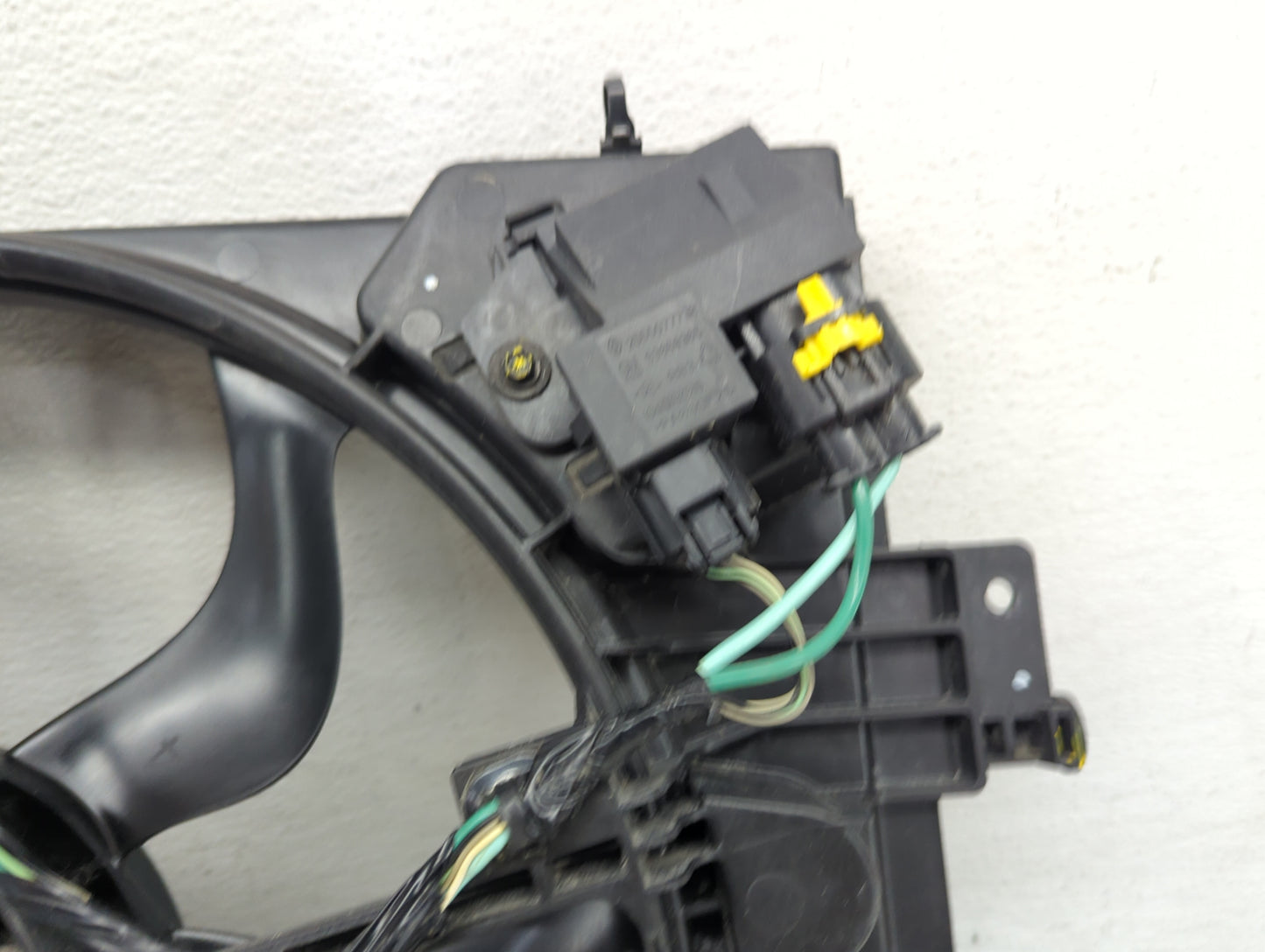 2020-2022 Nissan Sentra Electric Radiator Cooling Fan Motor Assembly P/N:FS2223 155698C Fits Fits 2020 2021 2022 OEM Used Au