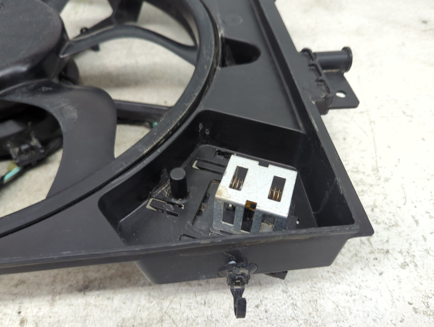 2020-2022 Nissan Sentra Electric Radiator Cooling Fan Motor Assembly P/N:FS2223 155698C Fits Fits 2020 2021 2022 OEM Used Au