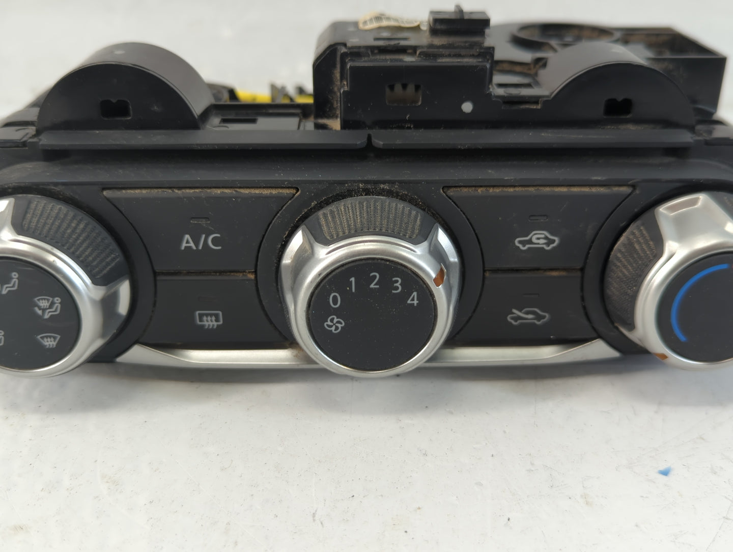 2022 Nissan Versa Climate Control Module Temperature AC/Heater Replacement P/N:T669216 A Fits OEM Used Auto Parts - Oemuseda