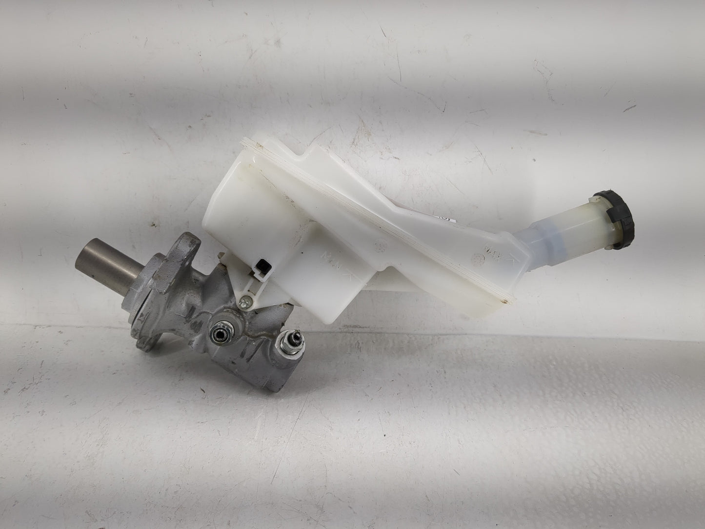2020-2022 Nissan Versa Brake Master Cylinder - Oemusedautoparts1.com