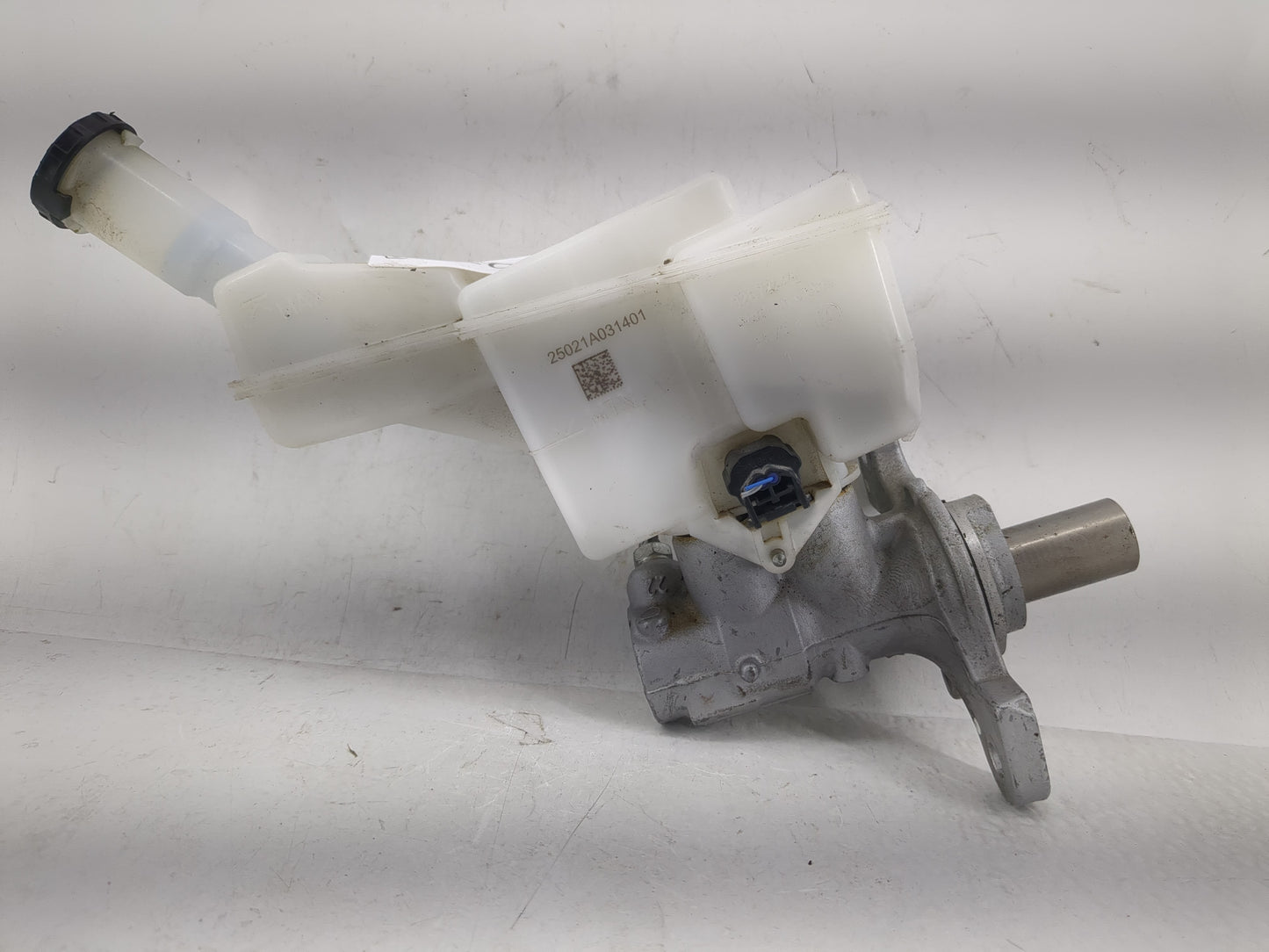 2020-2022 Nissan Versa Brake Master Cylinder 1220684 - Oemusedautoparts1.com