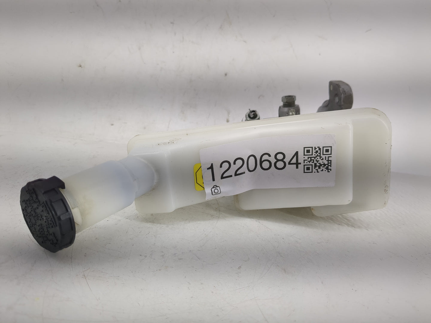 2020-2022 Nissan Versa Brake Master Cylinder - Oemusedautoparts1.com