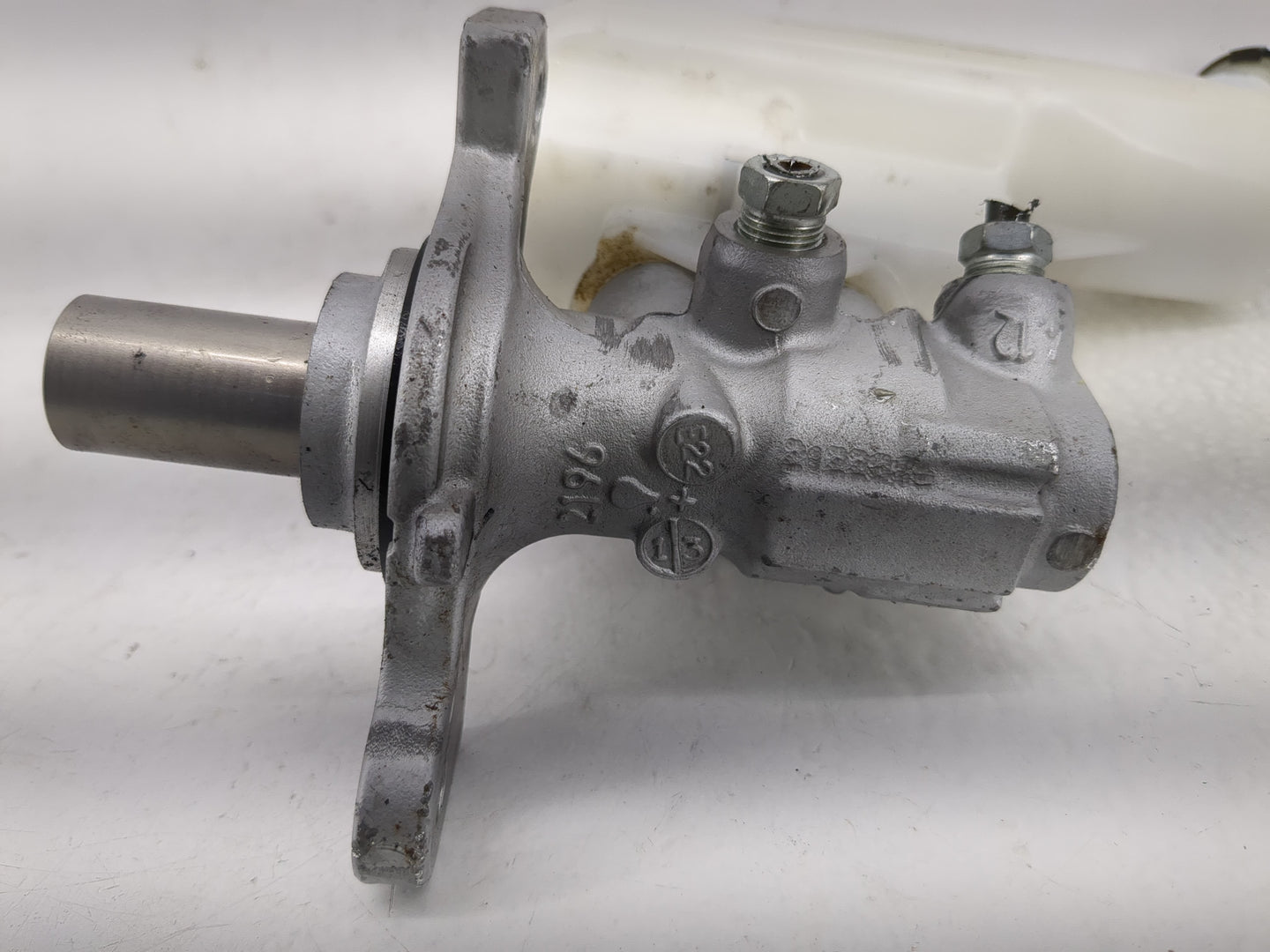2020-2022 Nissan Versa Brake Master Cylinder 1220684 - Oemusedautoparts1.com