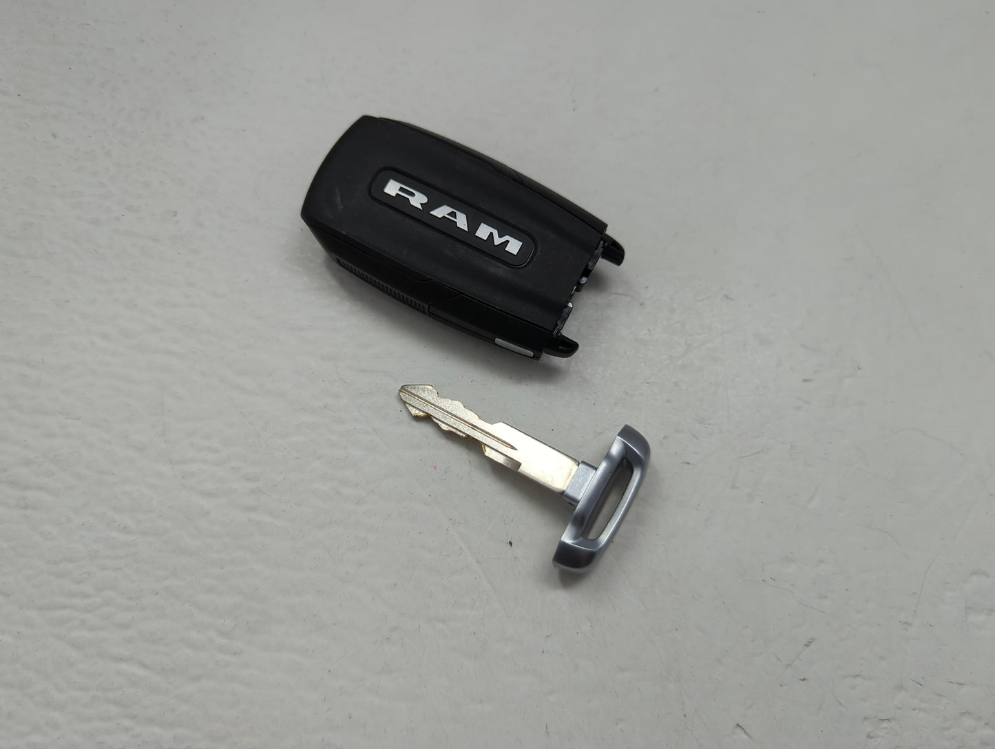 Ram 2500 Keyless Entry Remote Fob GQ4-76T 68381171AC 3 buttons - Oemusedautoparts1.com