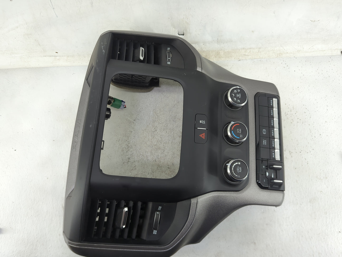 2019-2022 Ram 2500 Climate Control Module Temperature AC/Heater Replacement P/N:68370122AB 17027642-02 Fits OEM Used Auto Pa