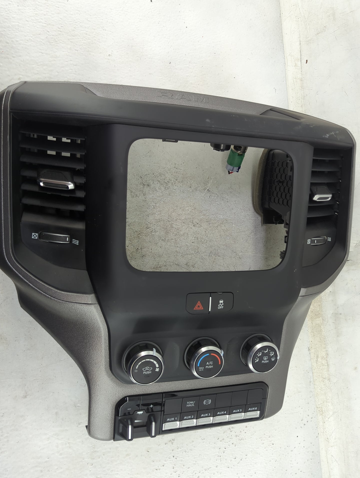 2019-2022 Ram 2500 Climate Control Module Temperature AC/Heater Replacement P/N:68370122AB 17027642-02 Fits OEM Used Auto Pa