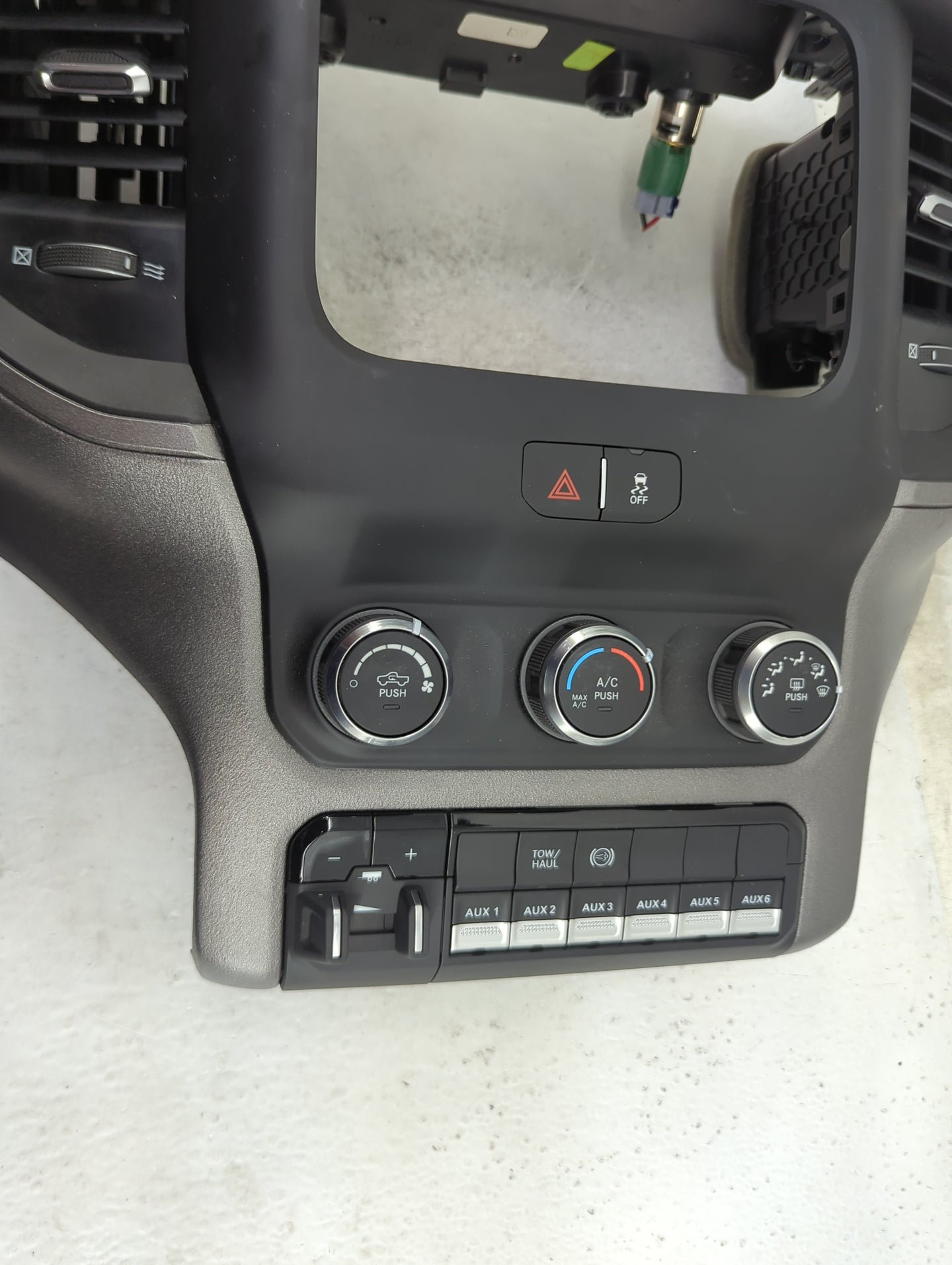 2019-2022 Ram 2500 Climate Control Module Temperature AC/Heater Replacement P/N:68370122AB 17027642-02 Fits OEM Used Auto Pa