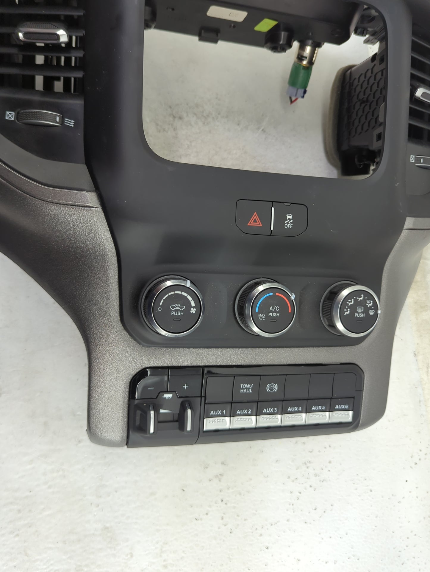 2019-2022 Ram 2500 Climate Control Module Temperature AC/Heater Replacement P/N:68370122AB 17027642-02 Fits OEM Used Auto Pa