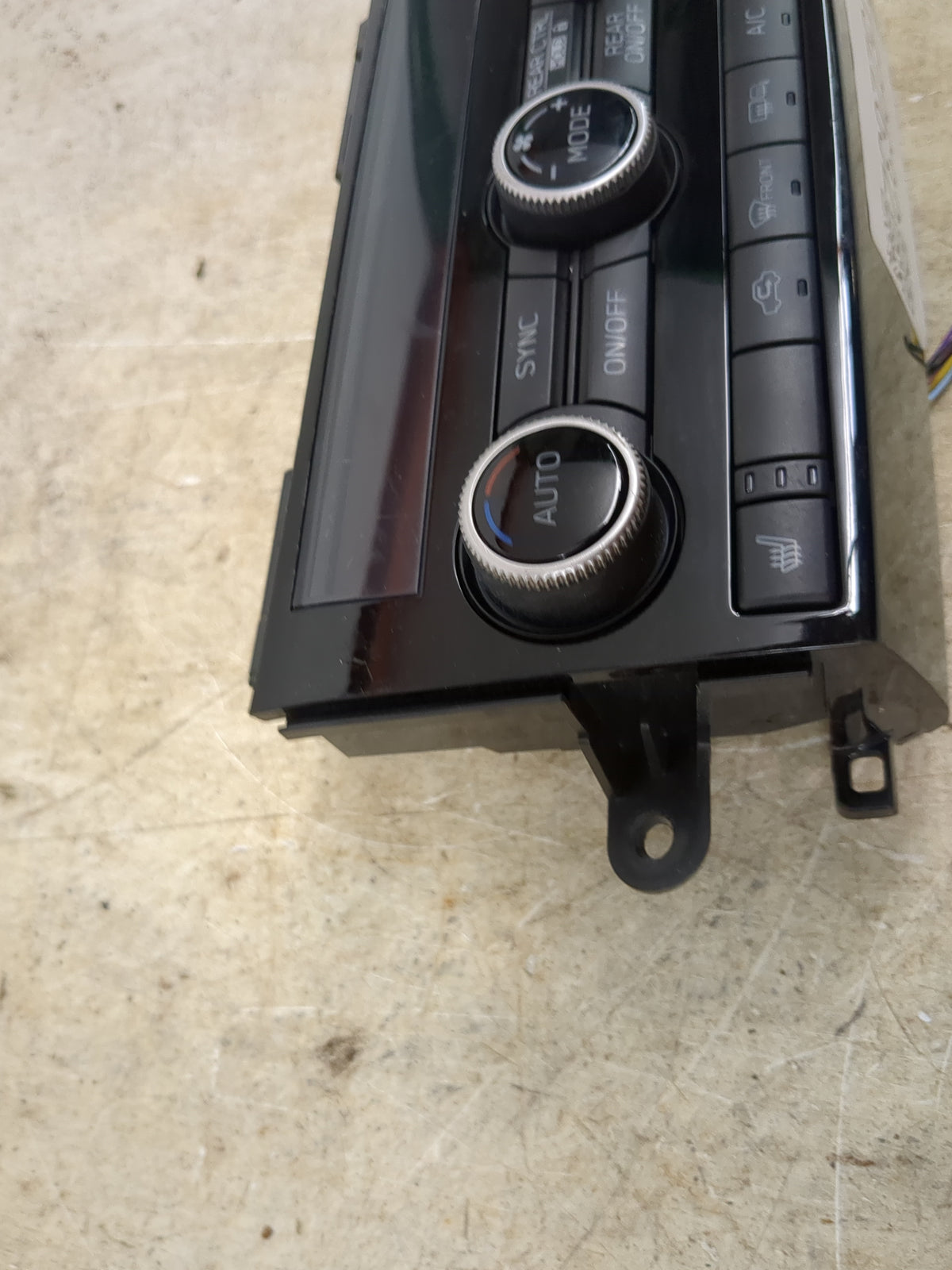 2019-2022 Subaru Ascent Climate Control Module Temperature AC/Heater Replacement P/N:72311XC01A Fits Fits 2019 2020 2021 202