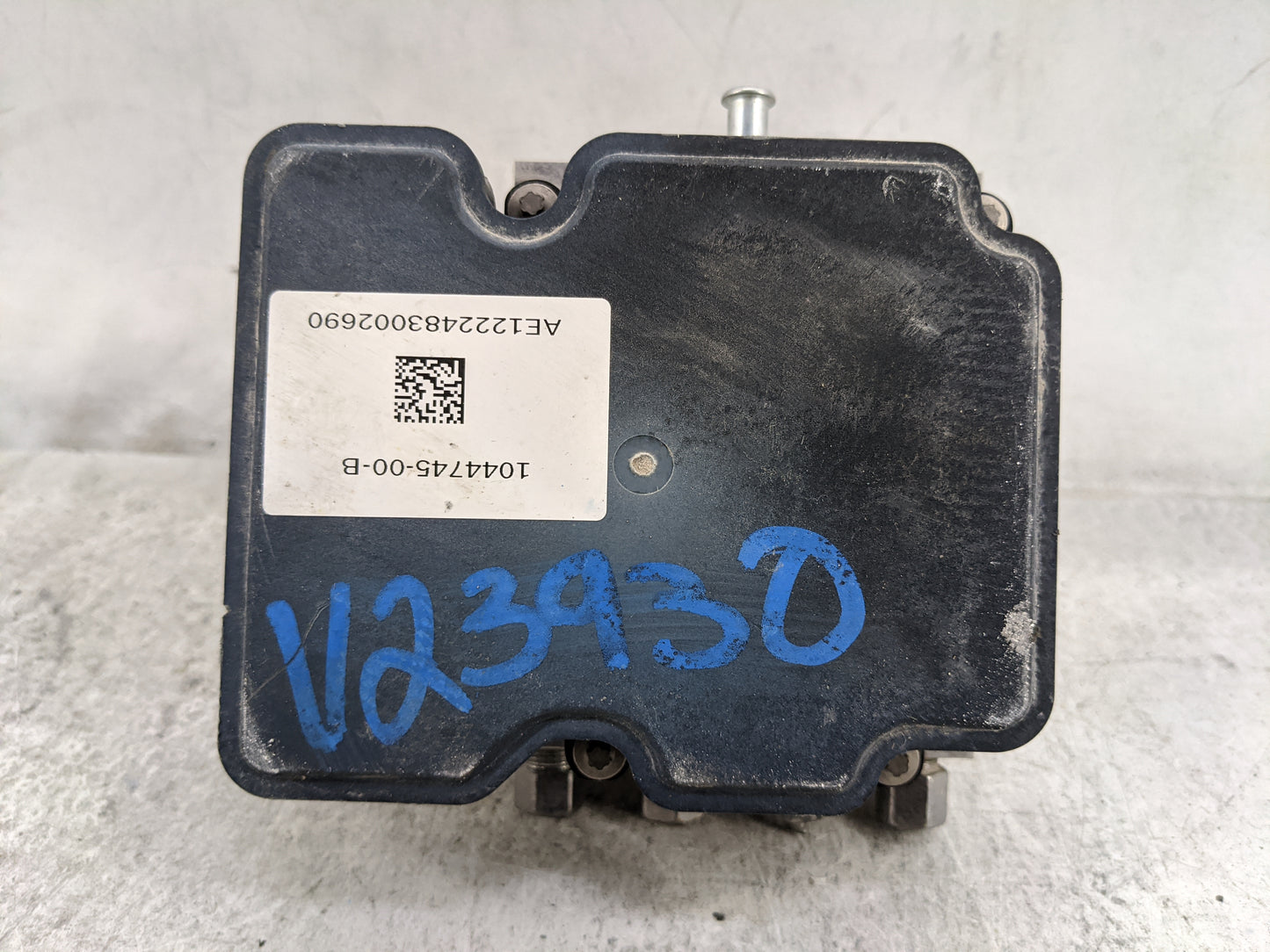 2022 Tesla Model 3 ABS Pump Control Module Replacement P/N:1044745-00-B 0265956665, 0265257793 Fits OEM Used Auto Parts - Oe