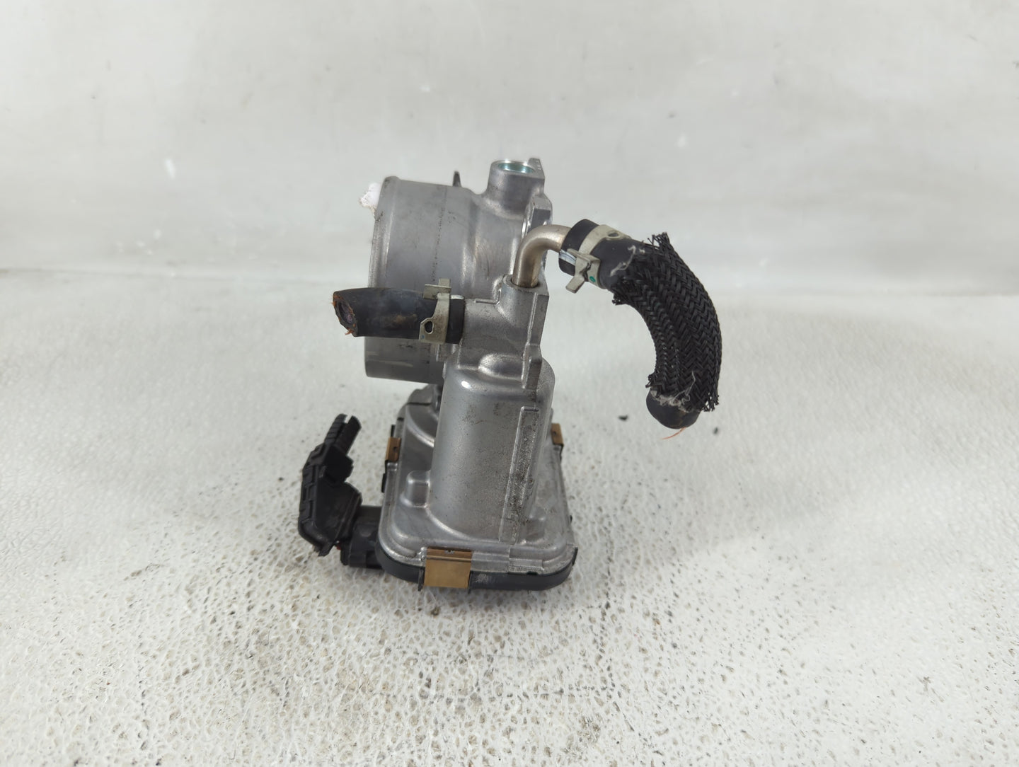 2018-2022 Toyota Camry Throttle Body P/N:22030-F0010 Fits Fits 2018 2019 2020 2021 2022 OEM Used Auto Parts - Oemusedautopar