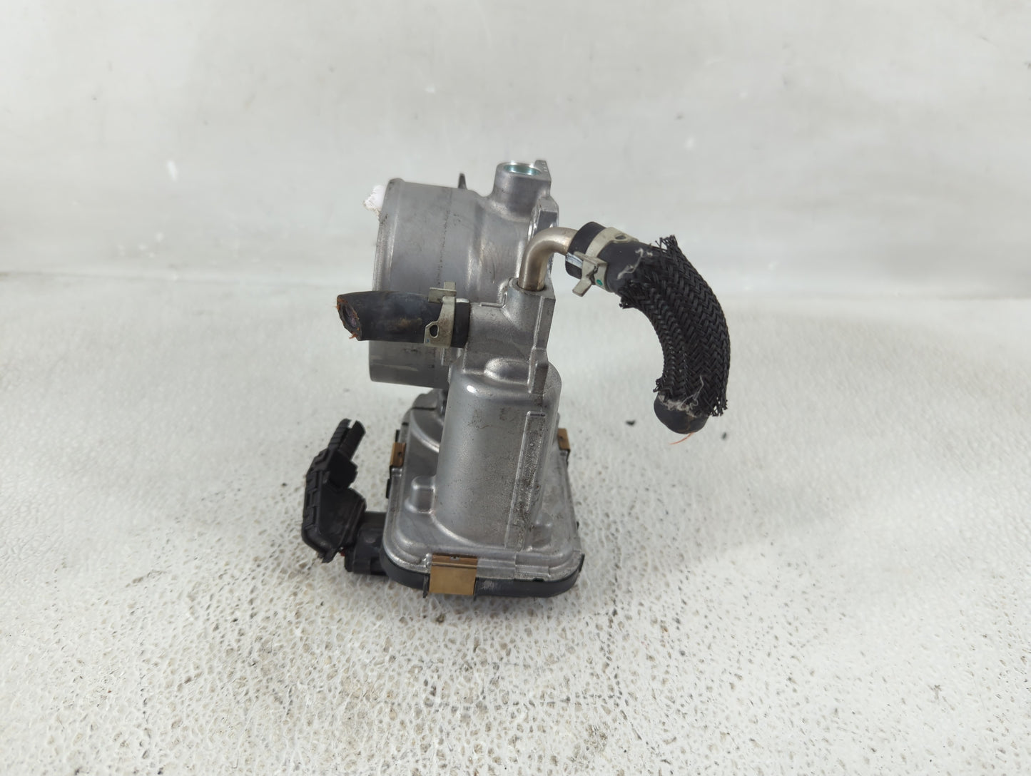 2018-2022 Toyota Camry Throttle Body P/N:22030-F0010 Fits Fits 2018 2019 2020 2021 2022 OEM Used Auto Parts - Oemusedautopar