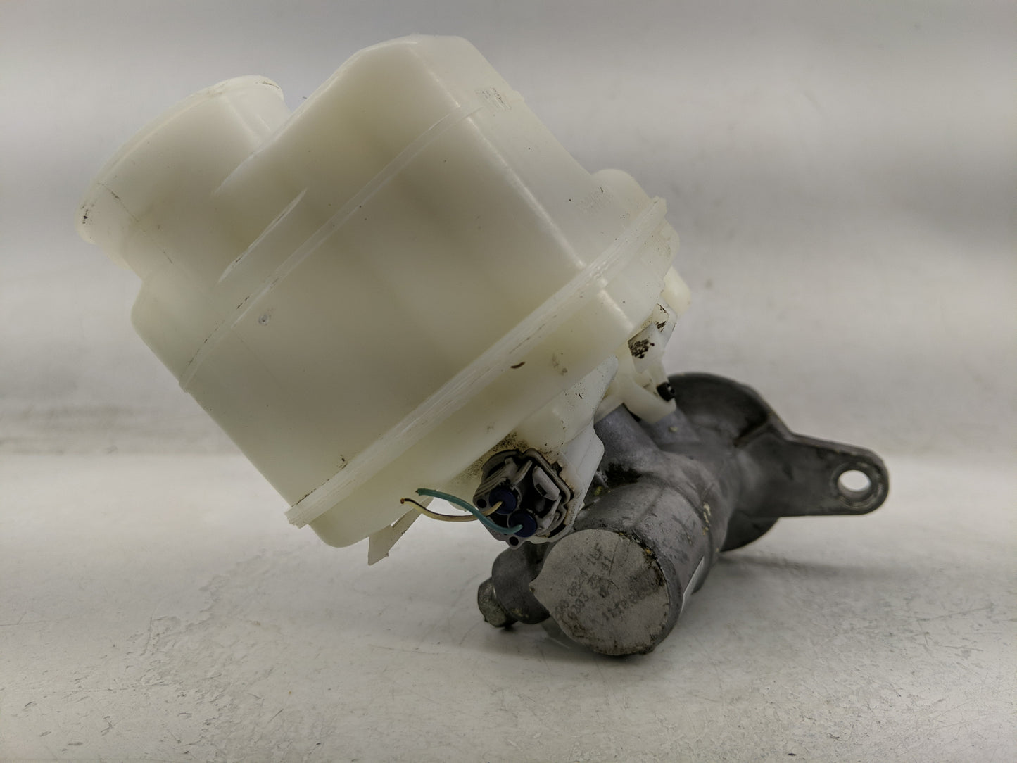 2018-2022 Toyota Camry Brake Master Cylinder 1311516 - Oemusedautoparts1.com