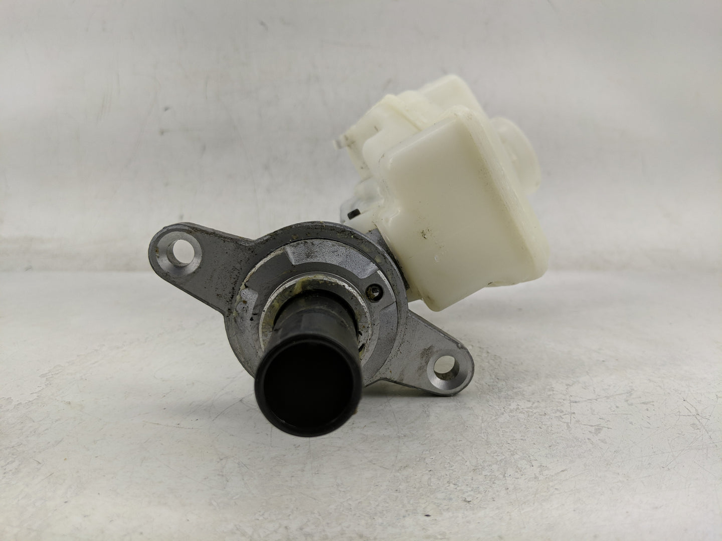 2018-2022 Toyota Camry Brake Master Cylinder 1311516 - Oemusedautoparts1.com