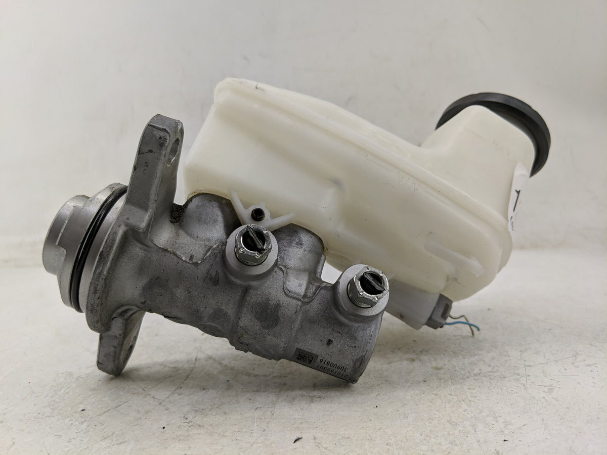 2022 Toyota Camry Brake Master Cylinder 1312504 - Oemusedautoparts1.com