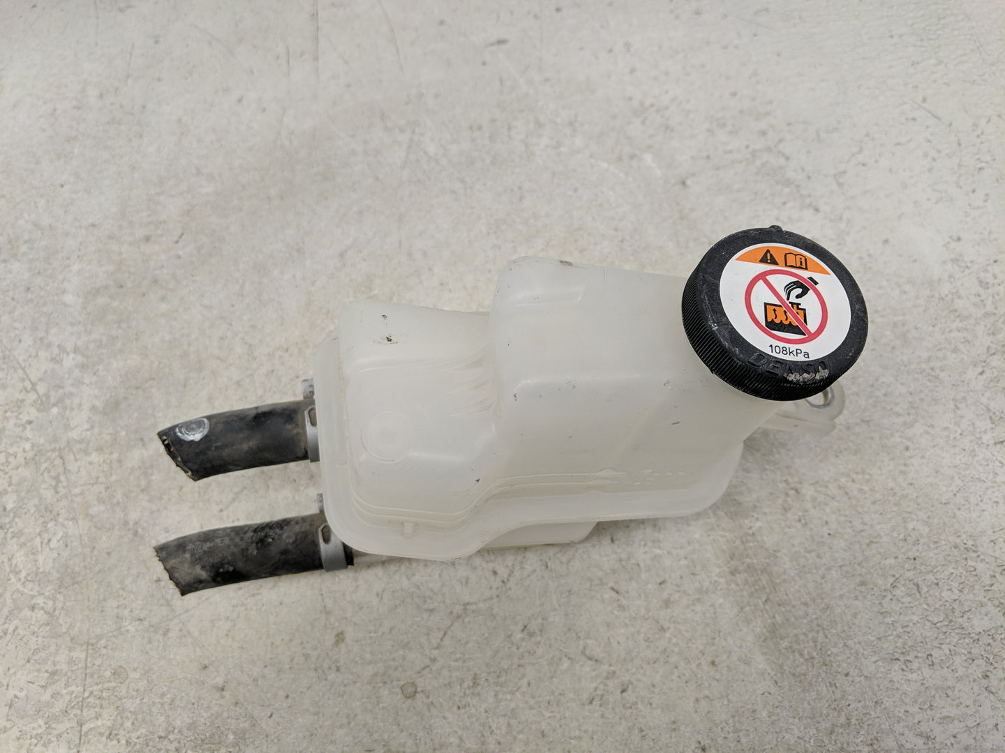 2018-2022 Toyota Camry Radiator Coolant Overflow Expansion Tank Bottle 1313173 - Oemusedautoparts1.com