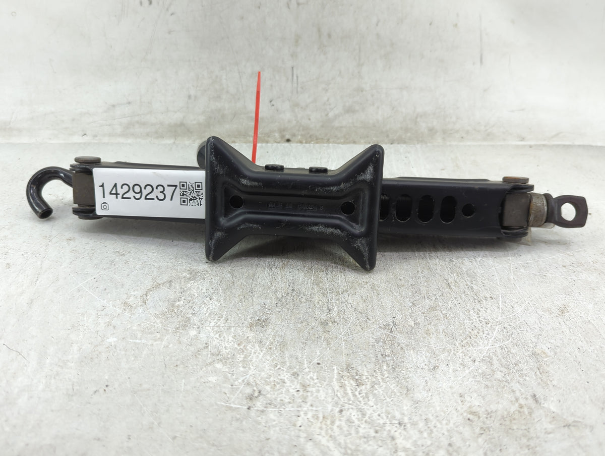 2022 Toyota Camry Spare Scissor Car Jack - Oemusedautoparts1.com