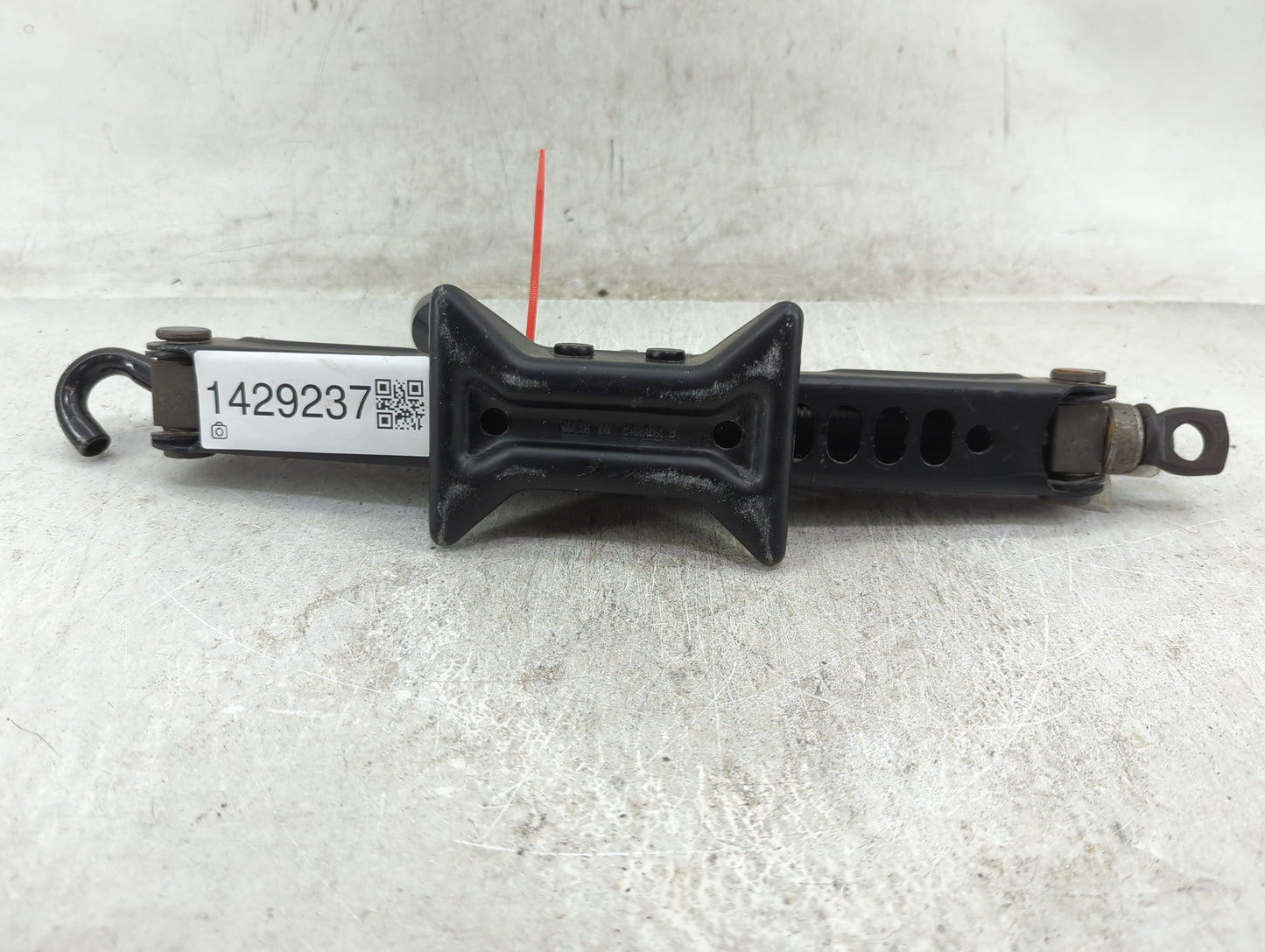 2022 Toyota Camry Spare Scissor Car Jack - Oemusedautoparts1.com