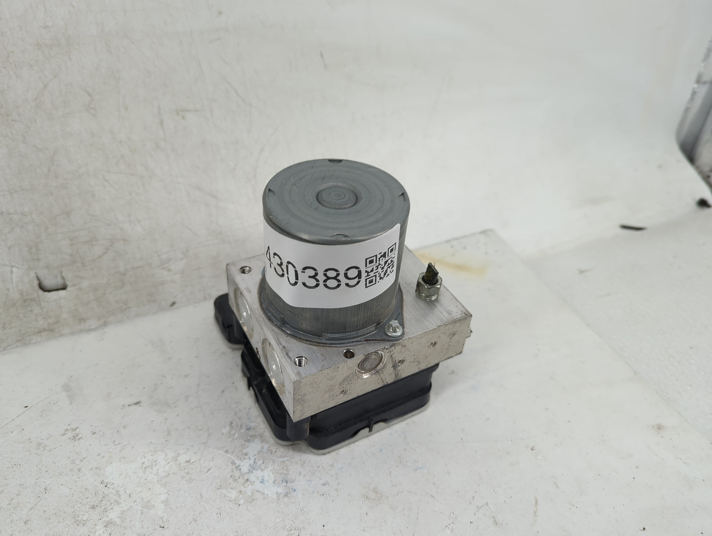 2018-2022 Toyota Camry ABS Pump Control Module Replacement P/N:44540-06450 Fits Fits 2018 2019 2020 2021 2022 OEM Used Auto 