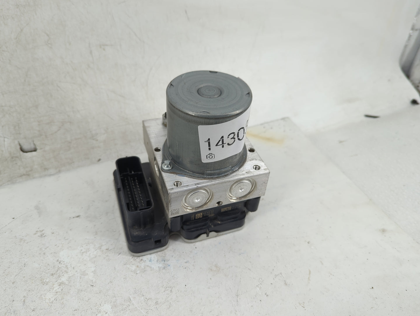 2018-2022 Toyota Camry ABS Pump Control Module Replacement P/N:44540-06450 Fits Fits 2018 2019 2020 2021 2022 OEM Used Auto 