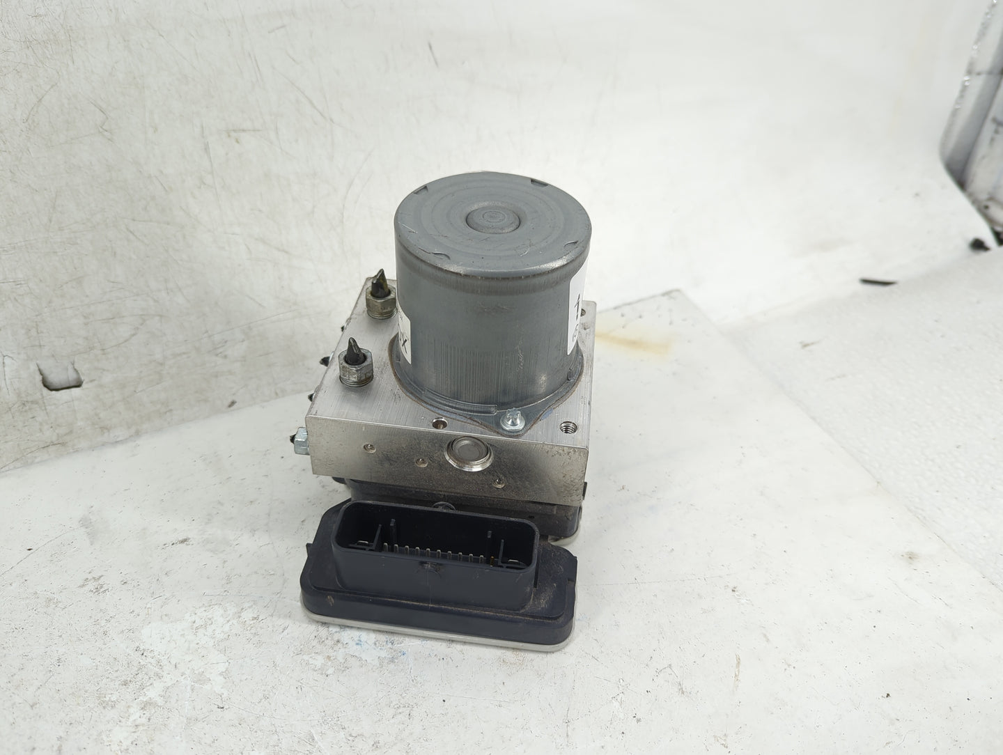 2018-2022 Toyota Camry ABS Pump Control Module Replacement P/N:44540-06450 Fits Fits 2018 2019 2020 2021 2022 OEM Used Auto 