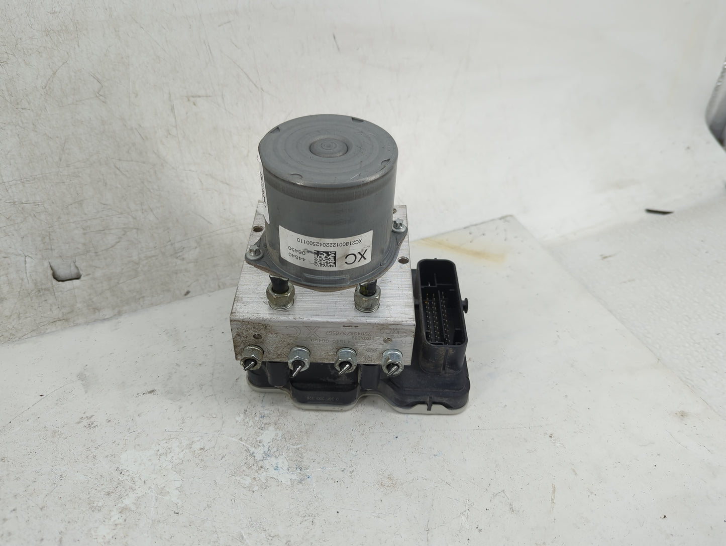 2018-2022 Toyota Camry ABS Pump Control Module Replacement P/N:44540-06450 Fits Fits 2018 2019 2020 2021 2022 OEM Used Auto 