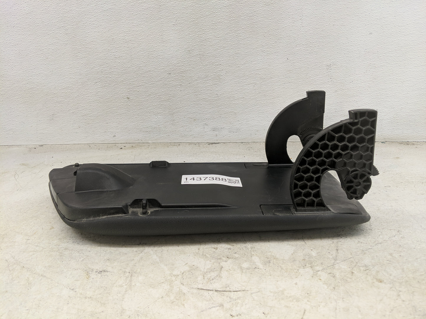 2022 Toyota Camry Center Console Armrest Cover Lid Fits OEM Used Auto Parts - Oemusedautoparts1.com