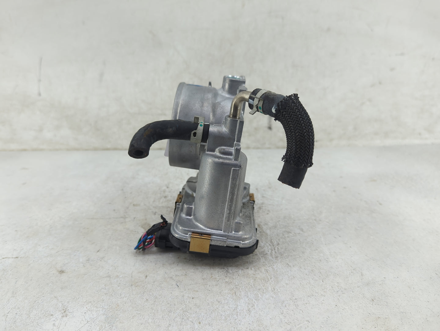2018-2022 Toyota Camry Throttle Body P/N:22030-F0010 Fits Fits 2018 2019 2020 2021 2022 OEM Used Auto Parts - Oemusedautopar