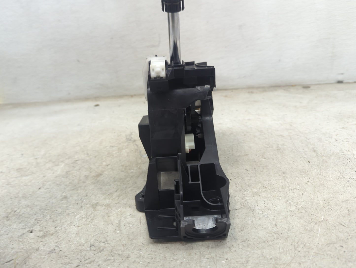 2022 Toyota Camry Floor Console Assembly Shifter - Oemusedautoparts1.com