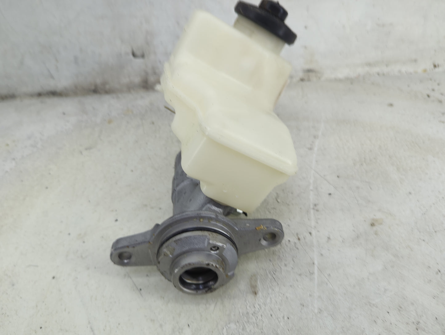 2018-2022 Toyota Camry Brake Master Cylinder 1492272 - Oemusedautoparts1.com