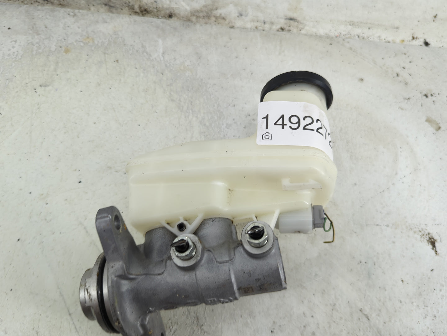 2018-2022 Toyota Camry Brake Master Cylinder 1492272 - Oemusedautoparts1.com