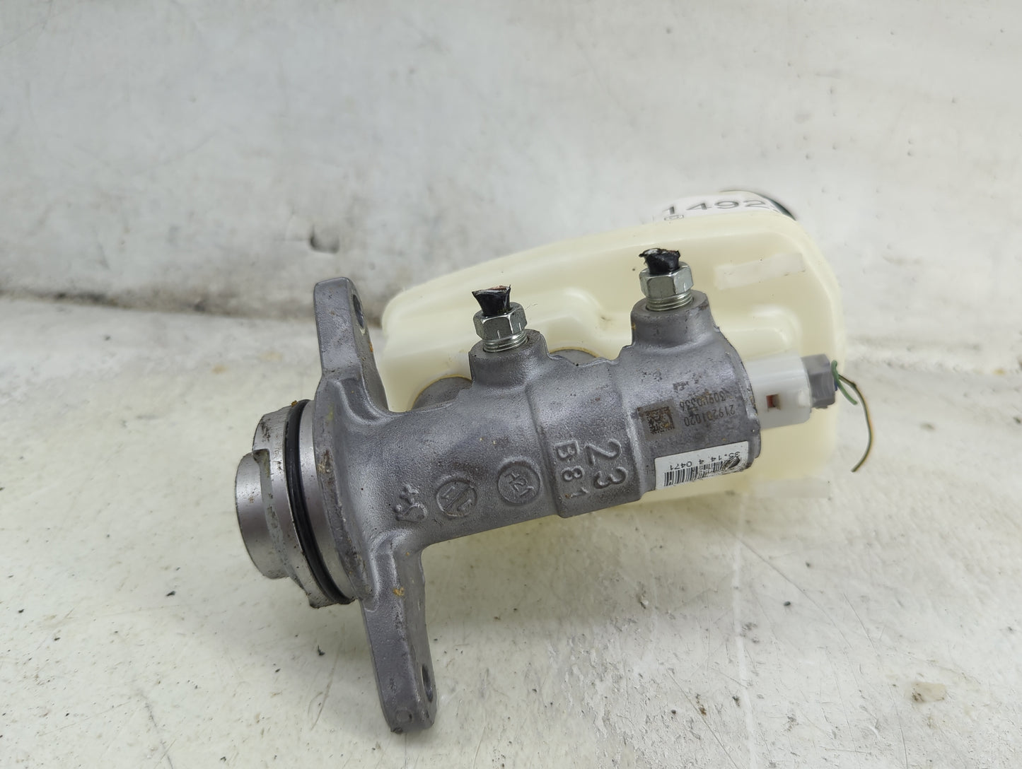 2018-2022 Toyota Camry Brake Master Cylinder 1492272 - Oemusedautoparts1.com