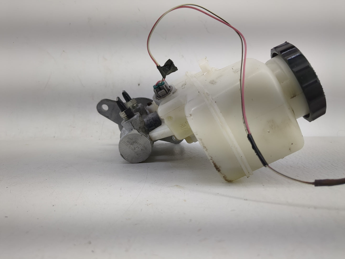 2019-2022 Toyota Corolla Brake Master Cylinder - Oemusedautoparts1.com