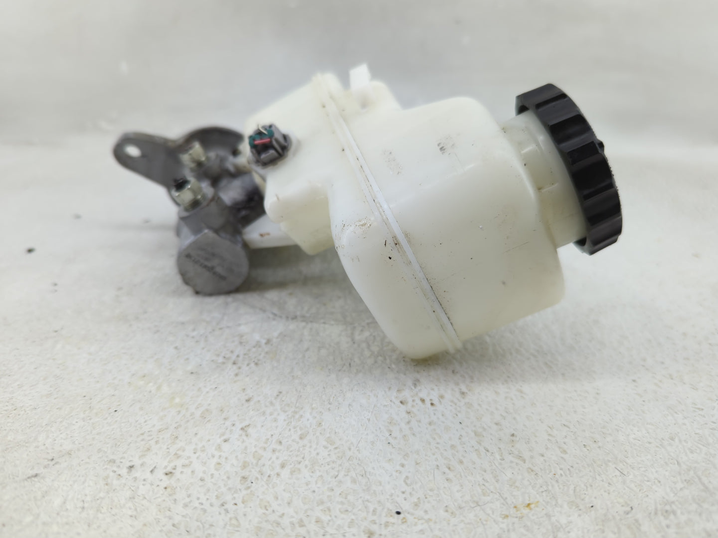 2019-2022 Toyota Corolla Brake Master Cylinder 1276571 - Oemusedautoparts1.com